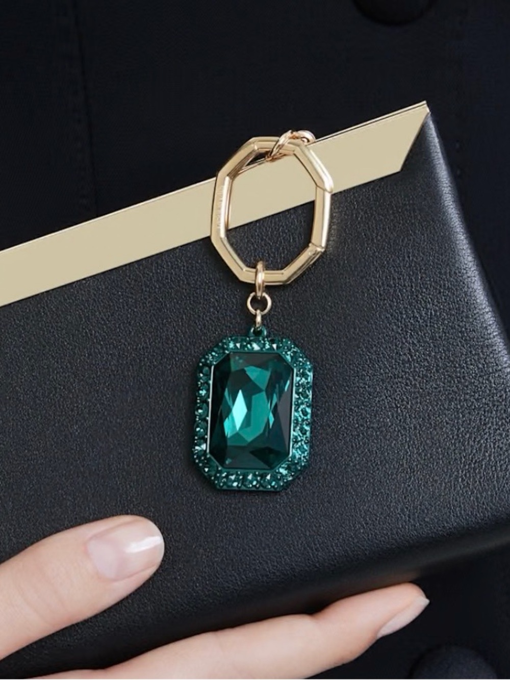 SWAROVSKI Key Ring Emerald Green Crystal Lucent Key Ring Pendant 5666643 NEW